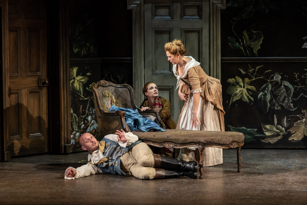 Toby Girling - Count | Wallis Giunta - Cherubino | Ellie Laugharne - Susanna | Photo © Clive Barda}