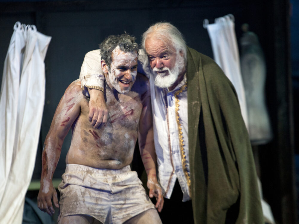 Anthony Flaum - Edgar | John Tomlinson - Lear | Photo © Simon Anand}