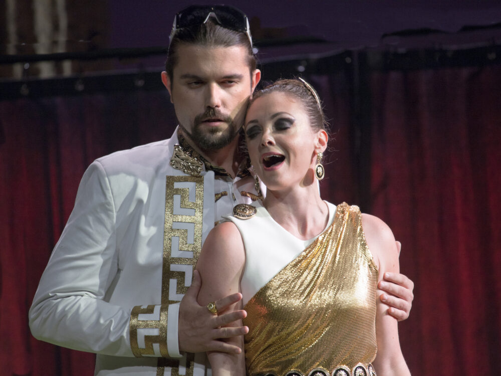 Roberto Lorenezi - Theseus | Angharad Lyddon - Hippolyta | Photo © Clive Barda}