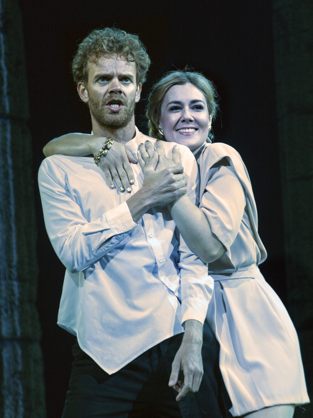 Peter Kirk - Lysander | Angela Simkin - Hermia | Photo © Clive Barda}