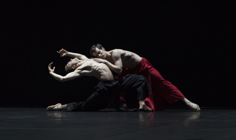 Calvin Richardson - The Royal Ballet | Matthew Ball - The Royal Ballet | A duet from Obsidian Tear | Choreography - Wayne McGregor | Photo © Ravi Deepres/Alicia Clarke}